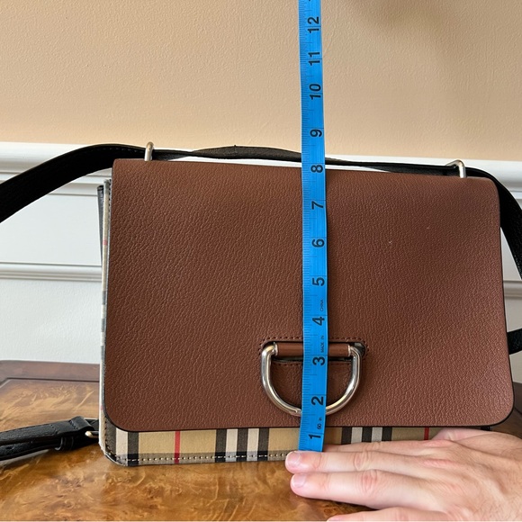 Burberry The D-Ring Medium Bag in Tan Leather with Vintage Check Motif - Picture 10 of 11